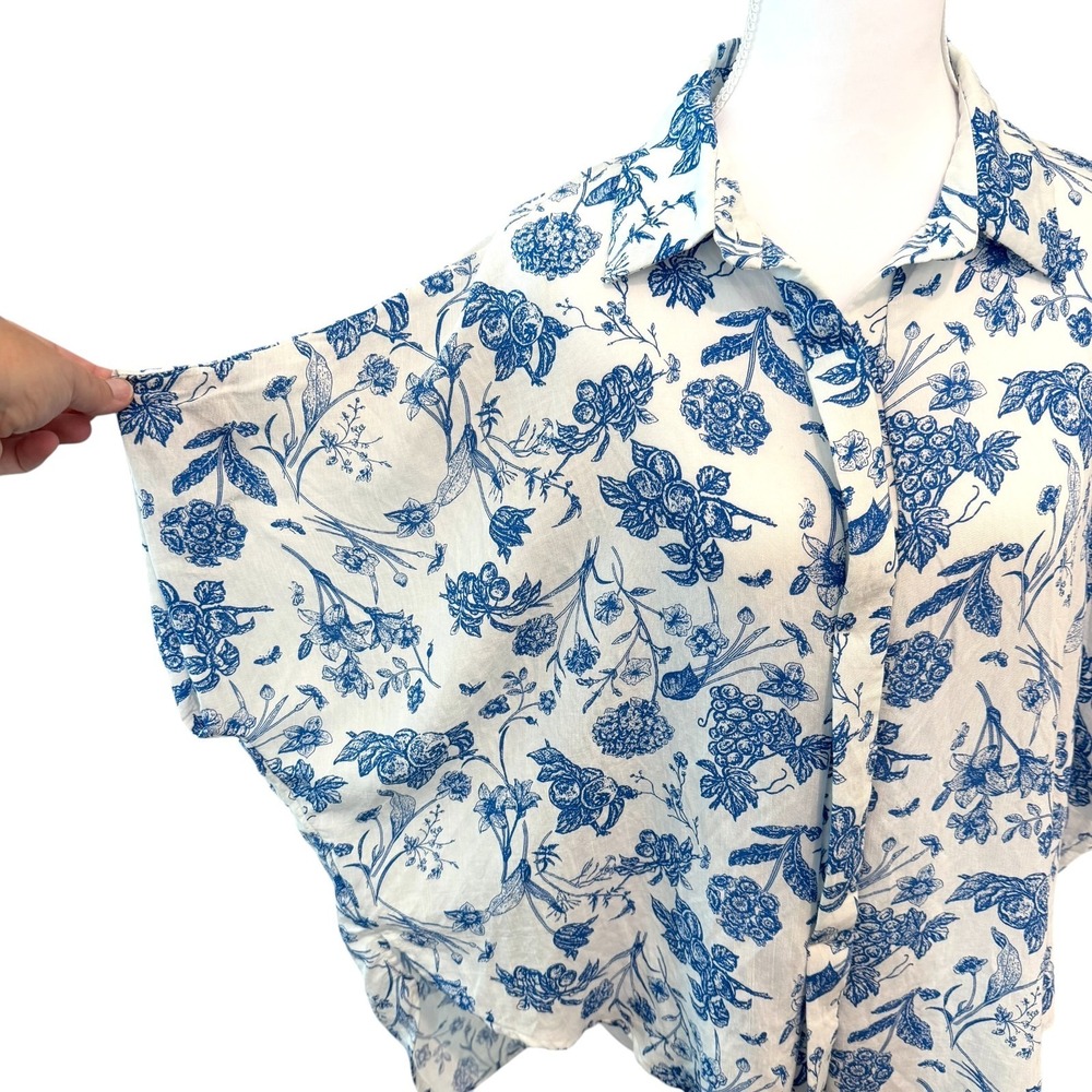 Umgee Floral Print Top Small Blue White Beachy Coastal Resort Wear Chinoiserie - Picture 4 of 7
